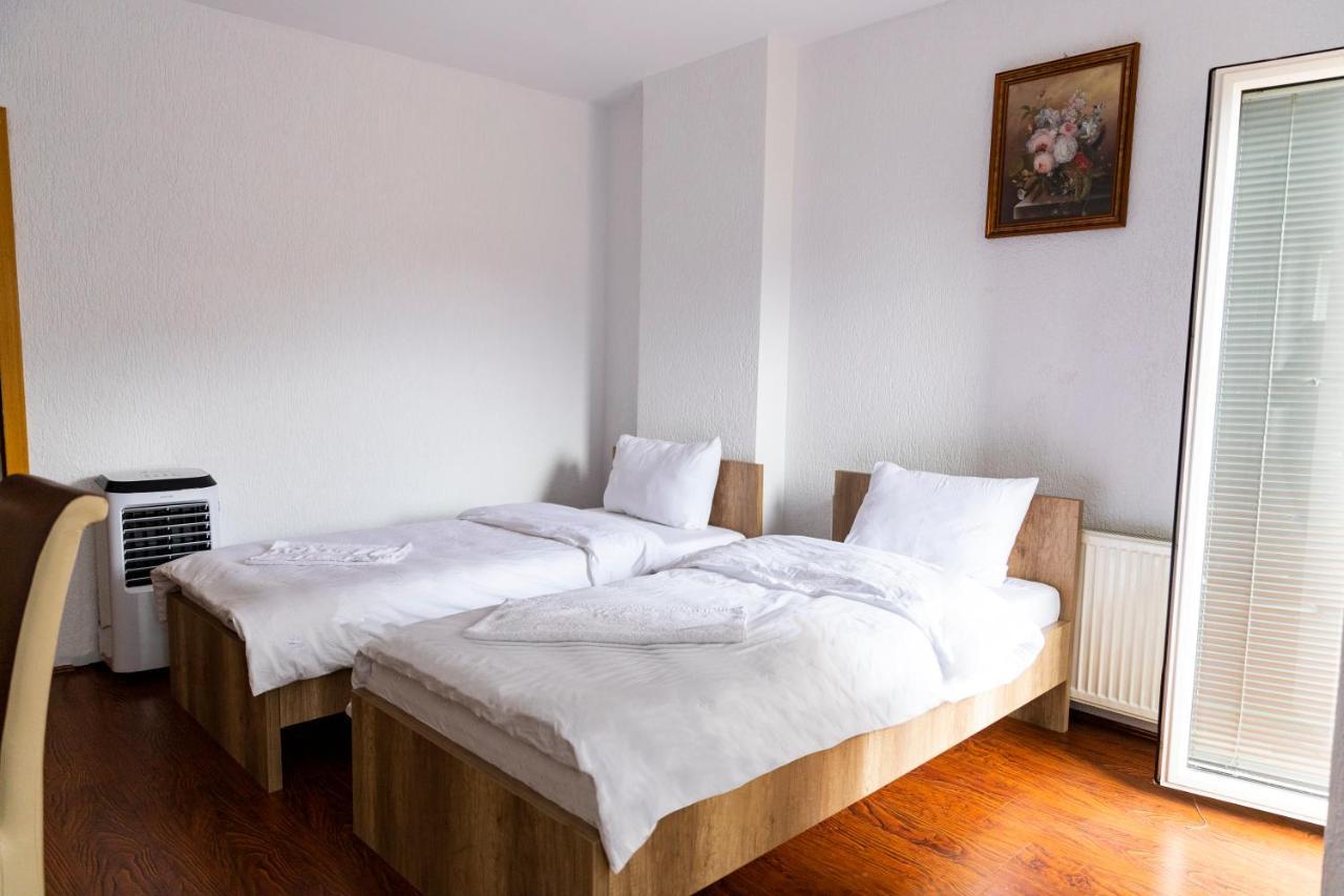 Hotel Park Pristina Buitenkant foto